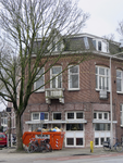 908800 Gezicht op het winkelhoekpand Adelaarstraat 43 te Utrecht, met links de 2e Spechtstraat.N.B. bouwjaar: 19031910: ...